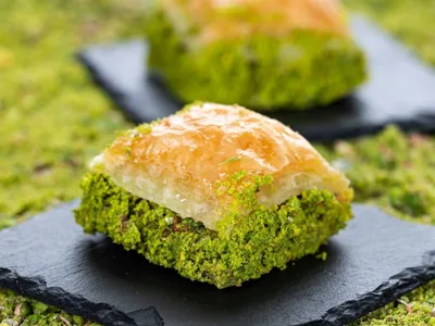 Gaziantep usulü Antep fıstıklı baklava